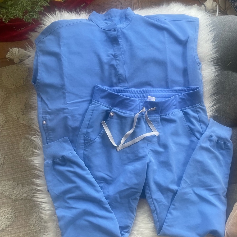 Figs ceil blue scrub set size small